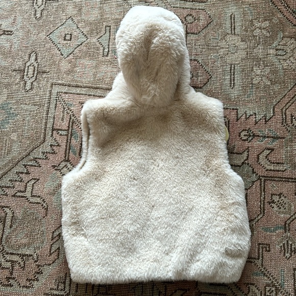 Zara fur vest reversible 2-3T - Picture 3 of 6